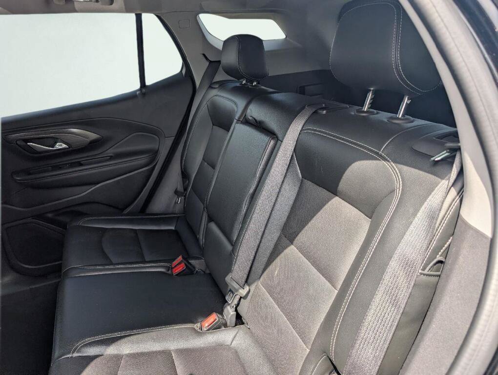 Used 2024 GMC Terrain SLT AWD/4WD image 16
