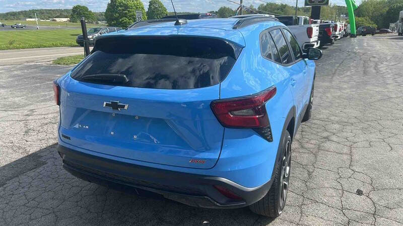 Used 2024 Chevrolet Trax RS FWD image 9