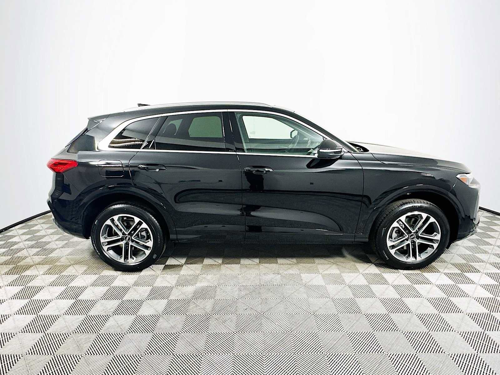 New 2025 Audi Q5 Premium image 8