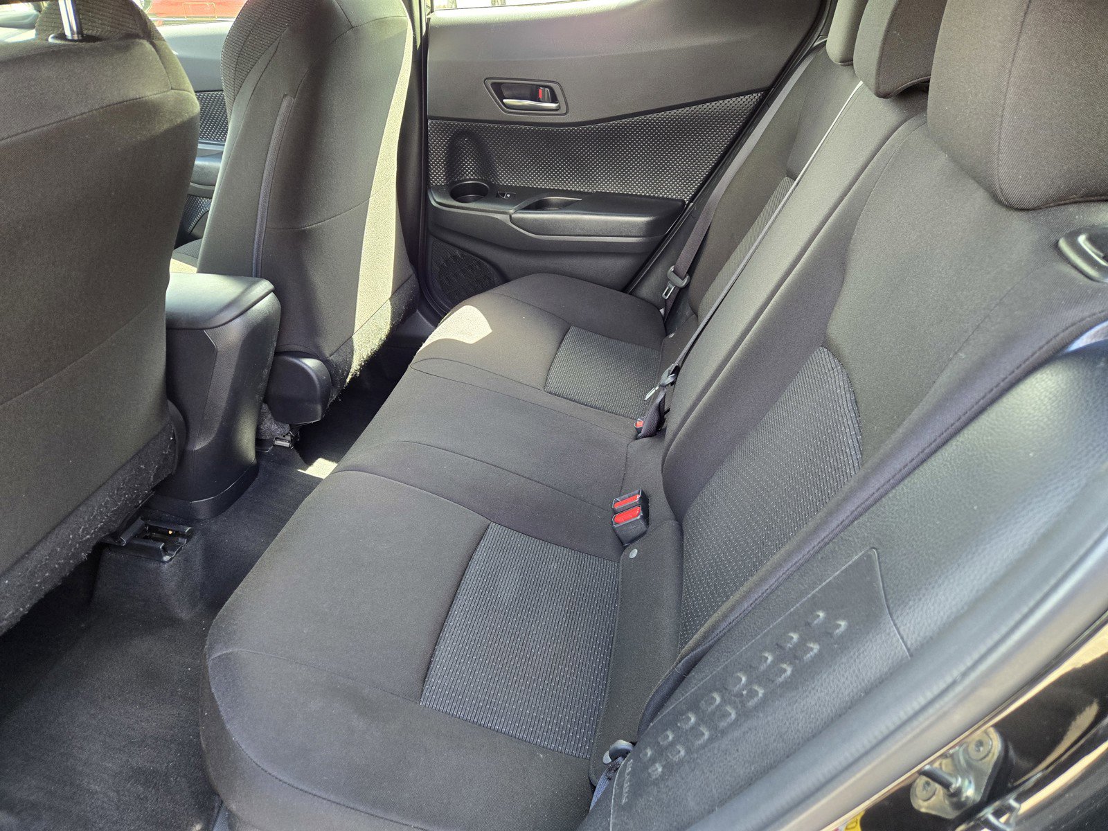 Used 2018 Toyota C-HR XLE FWD image 11