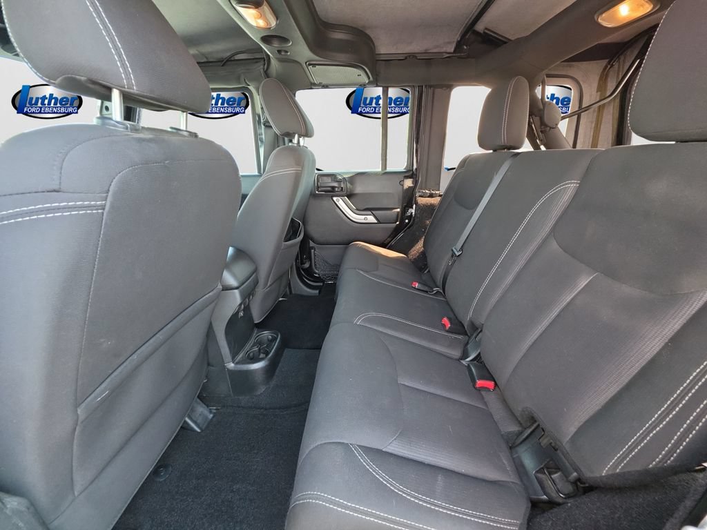 Used 2016 Jeep Wrangler Unlimited Rubicon w/ Connectivity Group AWD/4WD image 10