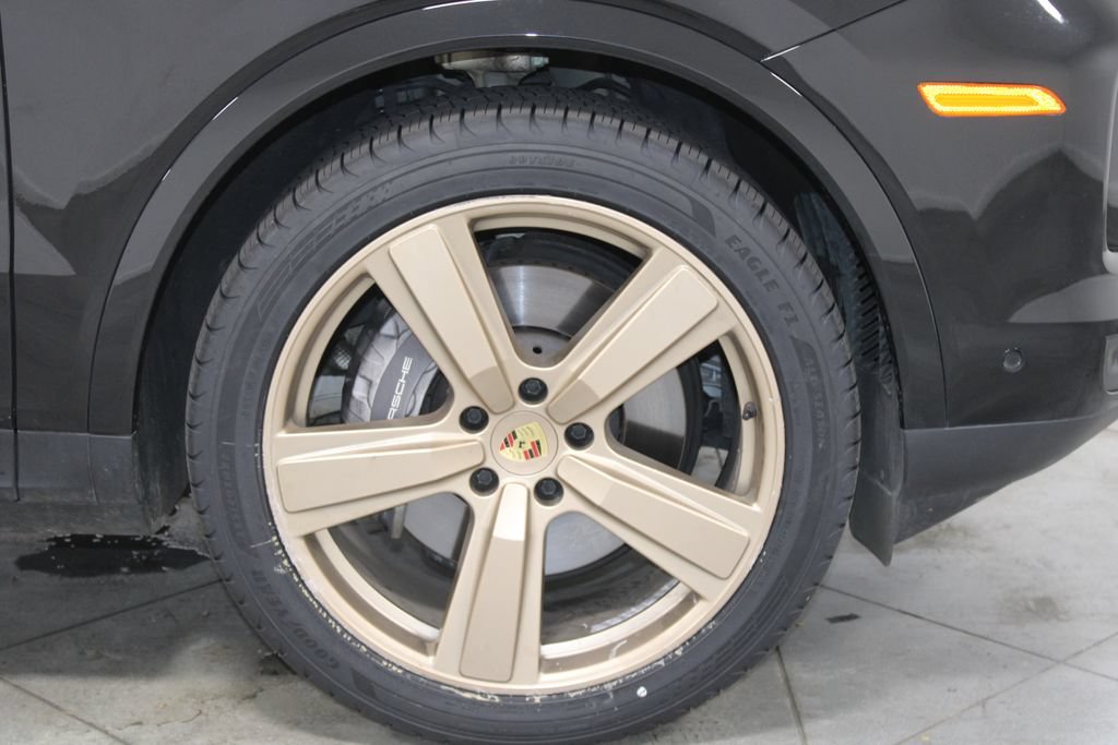 Used 2024 Porsche Cayenne Coupe AWD/4WD image 12