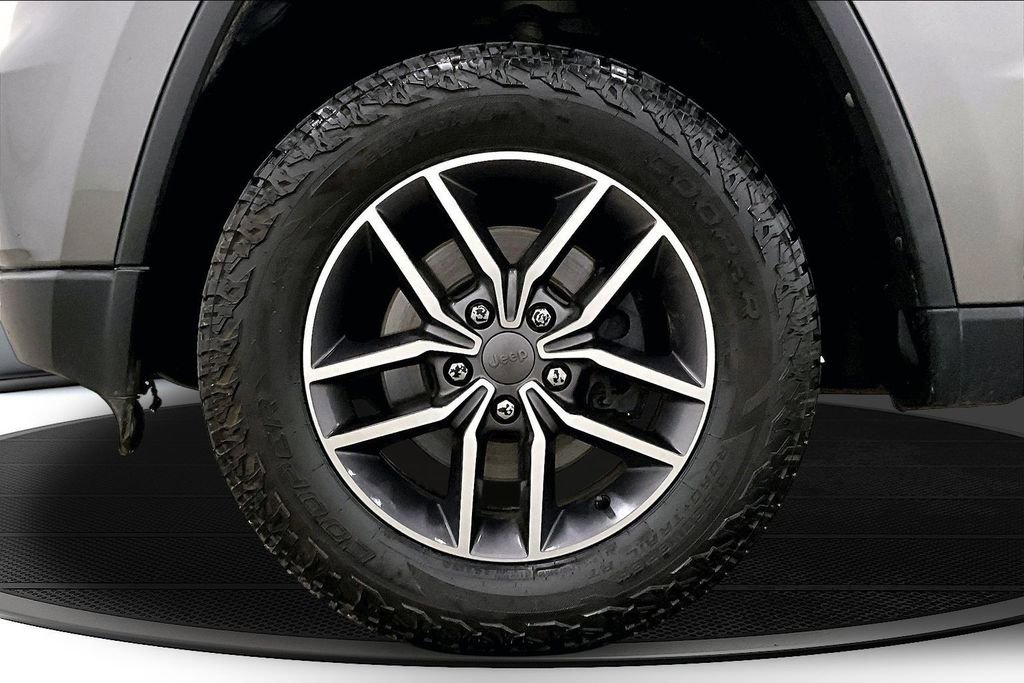 Used 2012 Jeep Grand Cherokee Overland AWD/4WD image 33