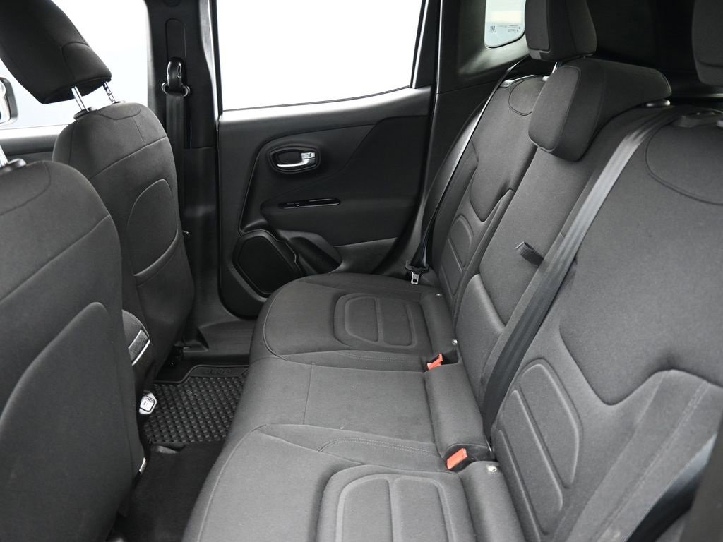 Certified 2020 Jeep Renegade Latitude w/ Cold Weather Group image 13