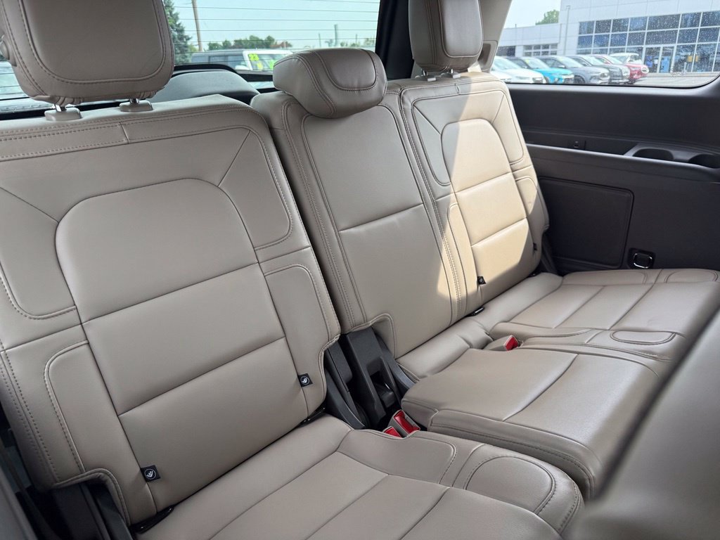 Used 2023 Lincoln Navigator Reserve AWD/4WD image 16