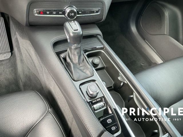 Used 2020 Volvo XC90 T5 Momentum w/ Protection Package Premier FWD image 17