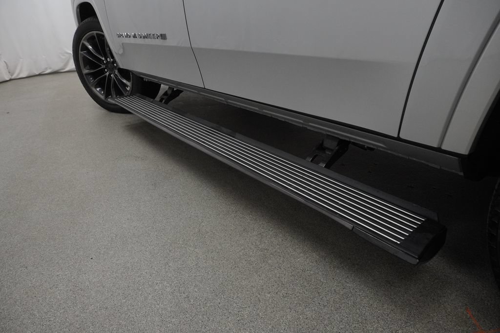 Certified 2025 Jeep Grand Wagoneer L Series II Obsidian w/ Quick Order Packagew 28T AWD/4WD image 44