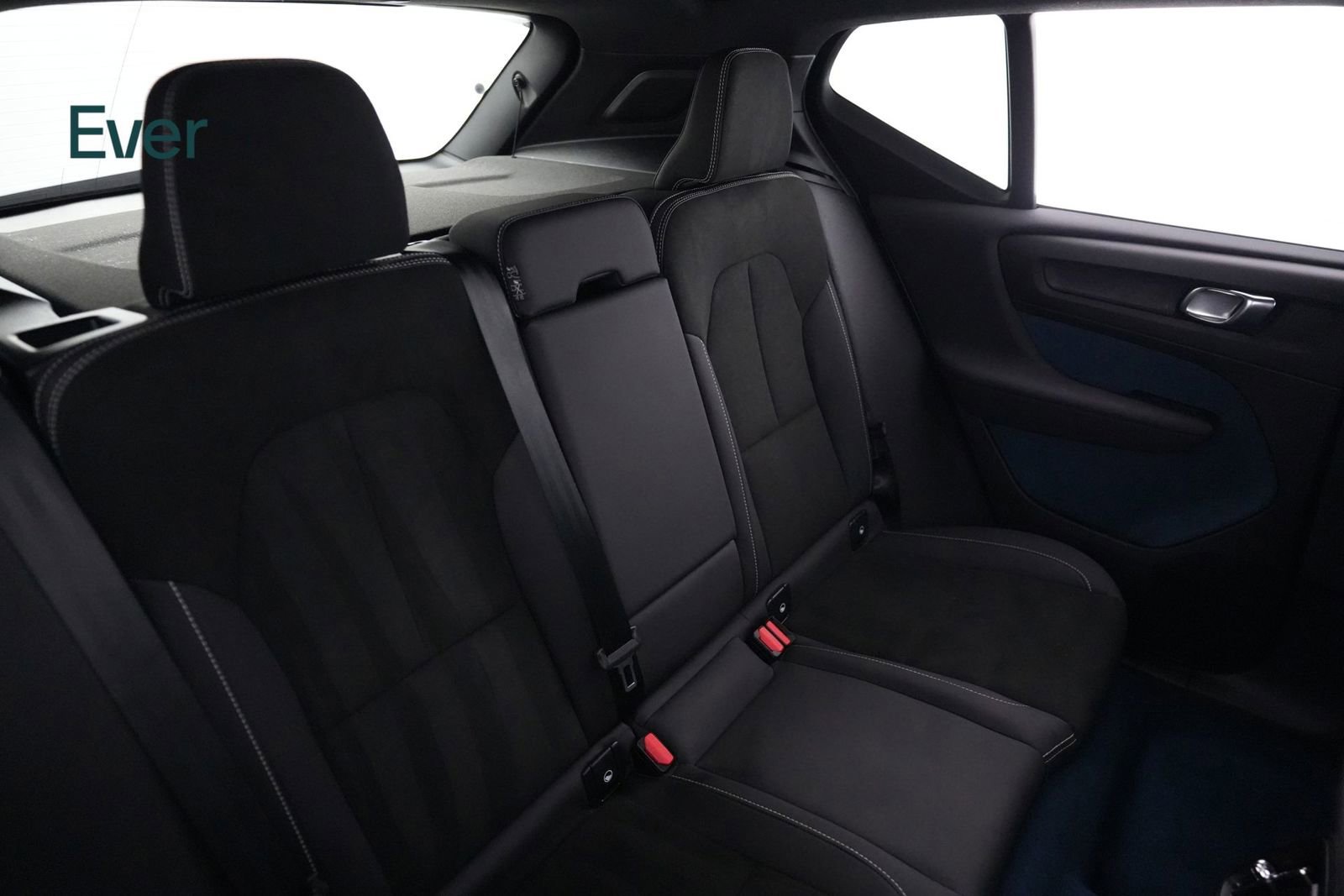 Used 2023 Volvo XC40 Recharge Plus w/ Protection Package Premier AWD/4WD image 5