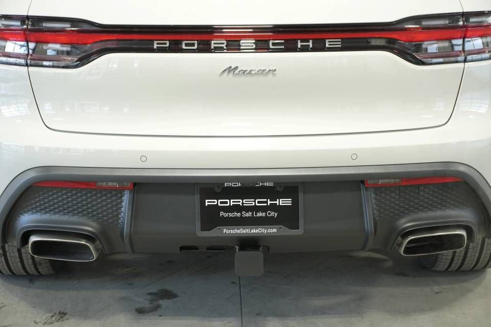 Certified 2026 Porsche Macan AWD/4WD image 39