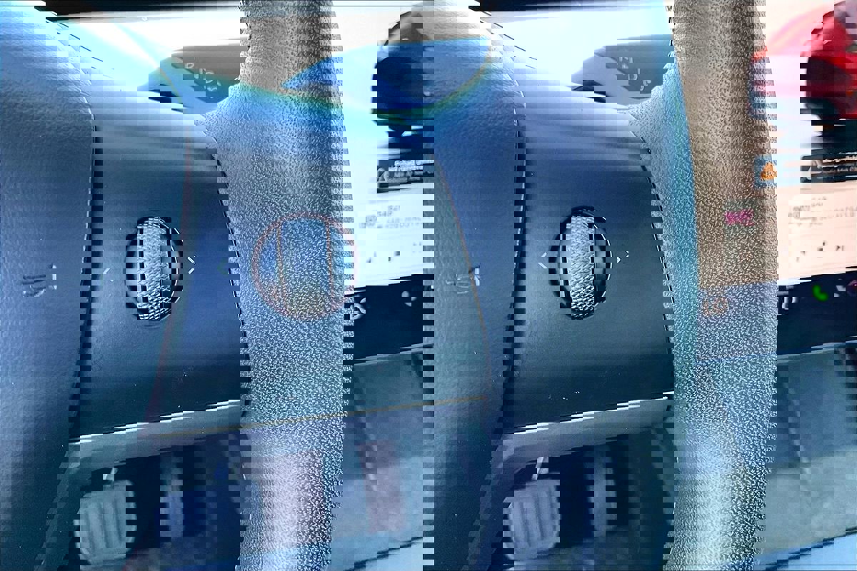 Used 2022 Tesla Model Y Long Range image 19