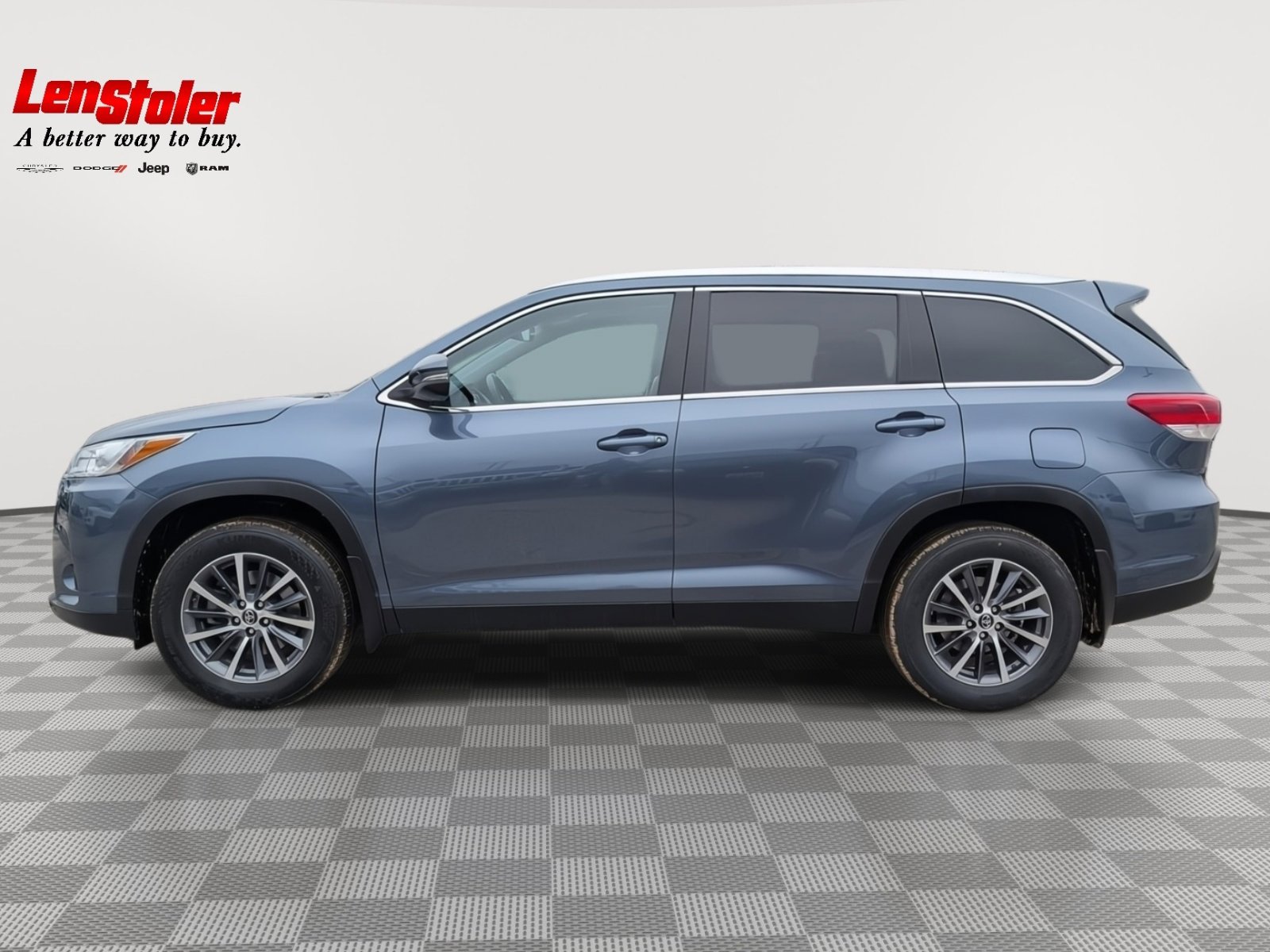 Used 2019 Toyota Highlander XLE image 2