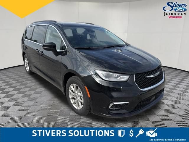 Used 2022 Chrysler Pacifica Touring-L FWD image 3