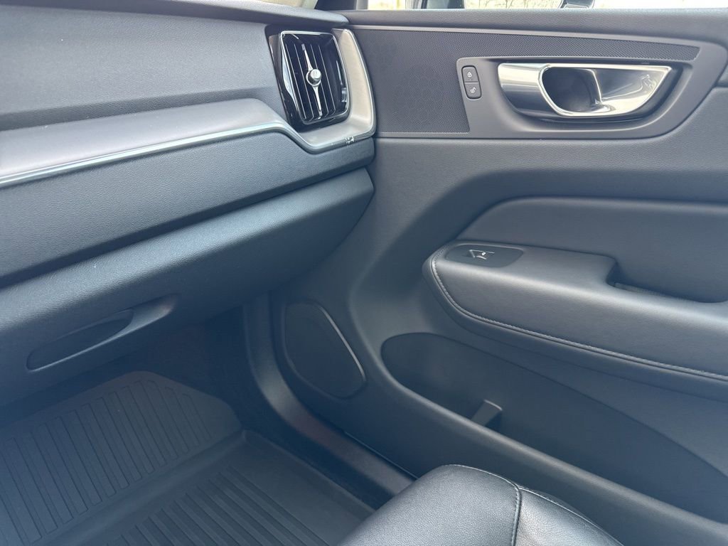 Used 2024 Volvo XC60 B5 Core w/ Protection Package Premier image 28