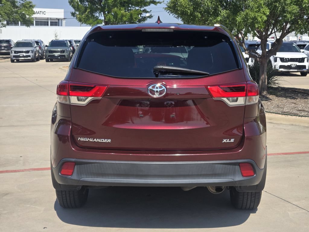 Used 2017 Toyota Highlander XLE FWD image 13