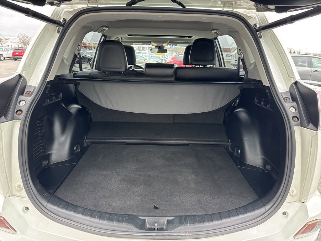 Used 2018 Toyota RAV4 Limited image 38