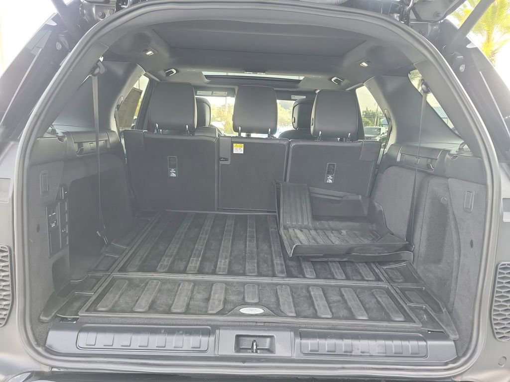 Certified 2024 Land Rover Discovery Dynamic SE AWD/4WD image 11