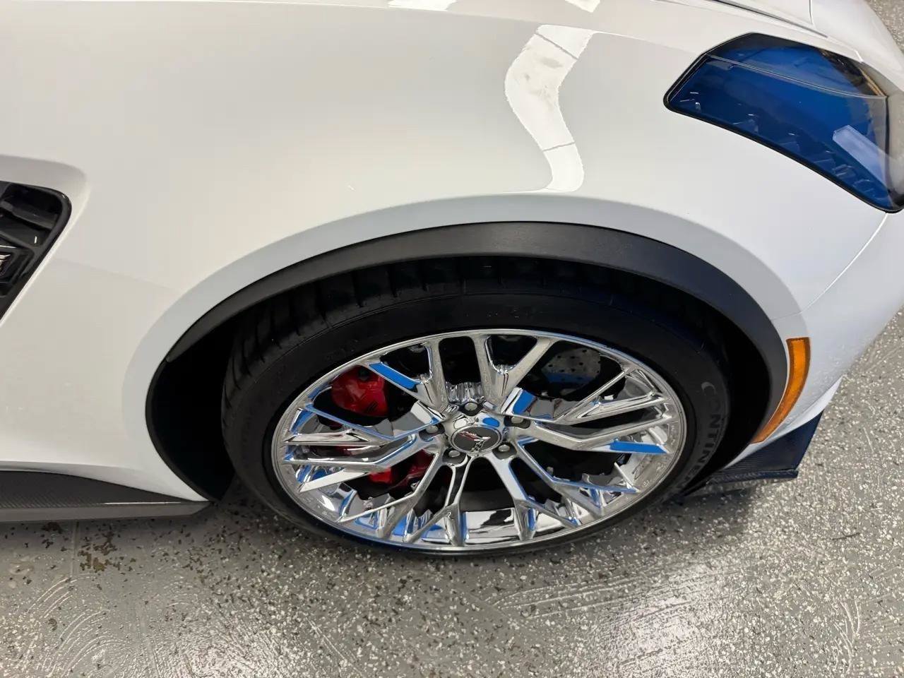 Used 2015 Chevrolet Corvette Z06 w/ 3LZ Preferred Equipment Group RWD image 32