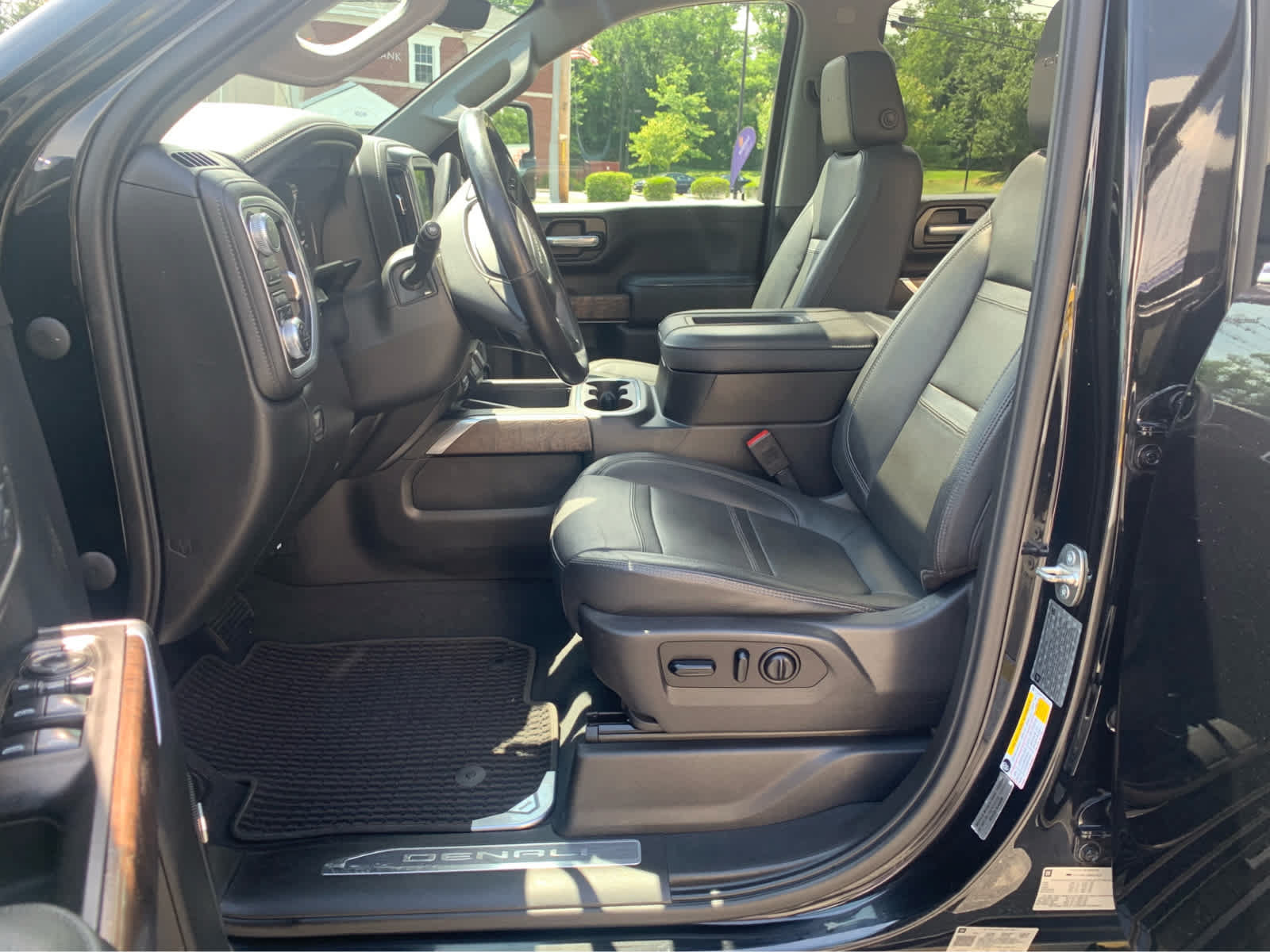 Used 2021 GMC Sierra 3500 Denali w/ Denali Black Diamond Edition AWD/4WD image 11