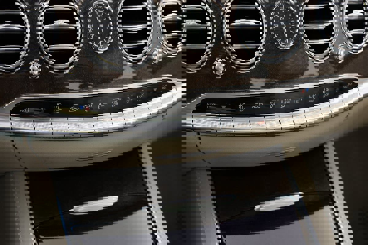 Used 2020 Mercedes-Benz S 560 4MATIC Sedan image 30