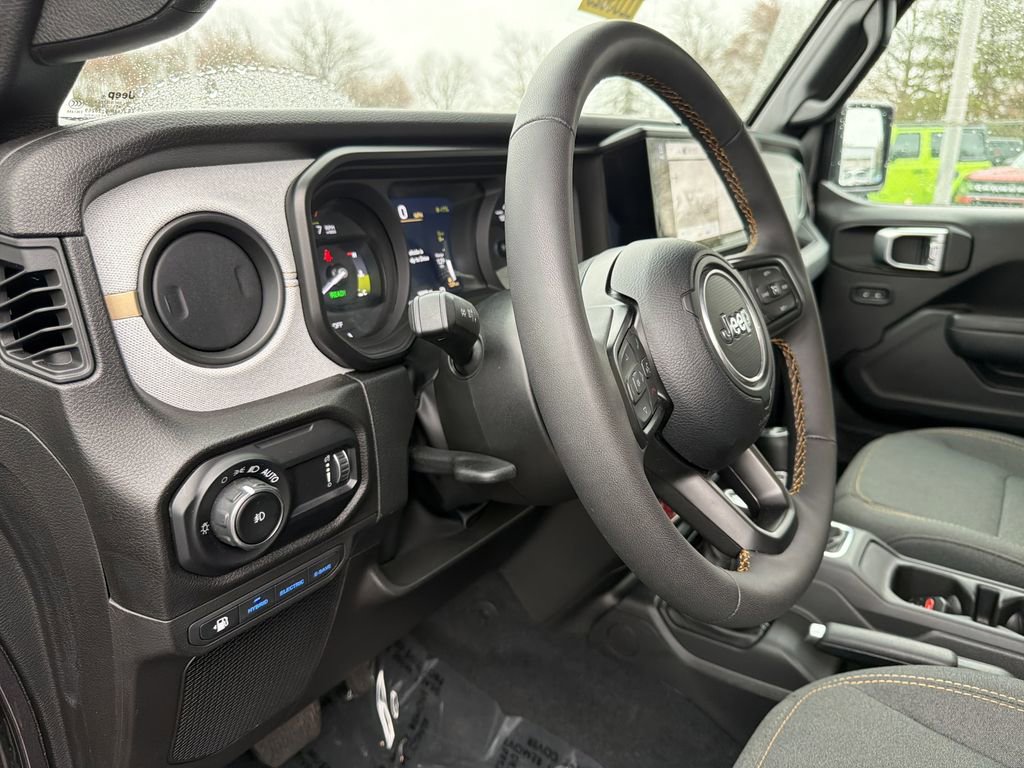 Used 2024 Jeep Wrangler Unlimited image 21