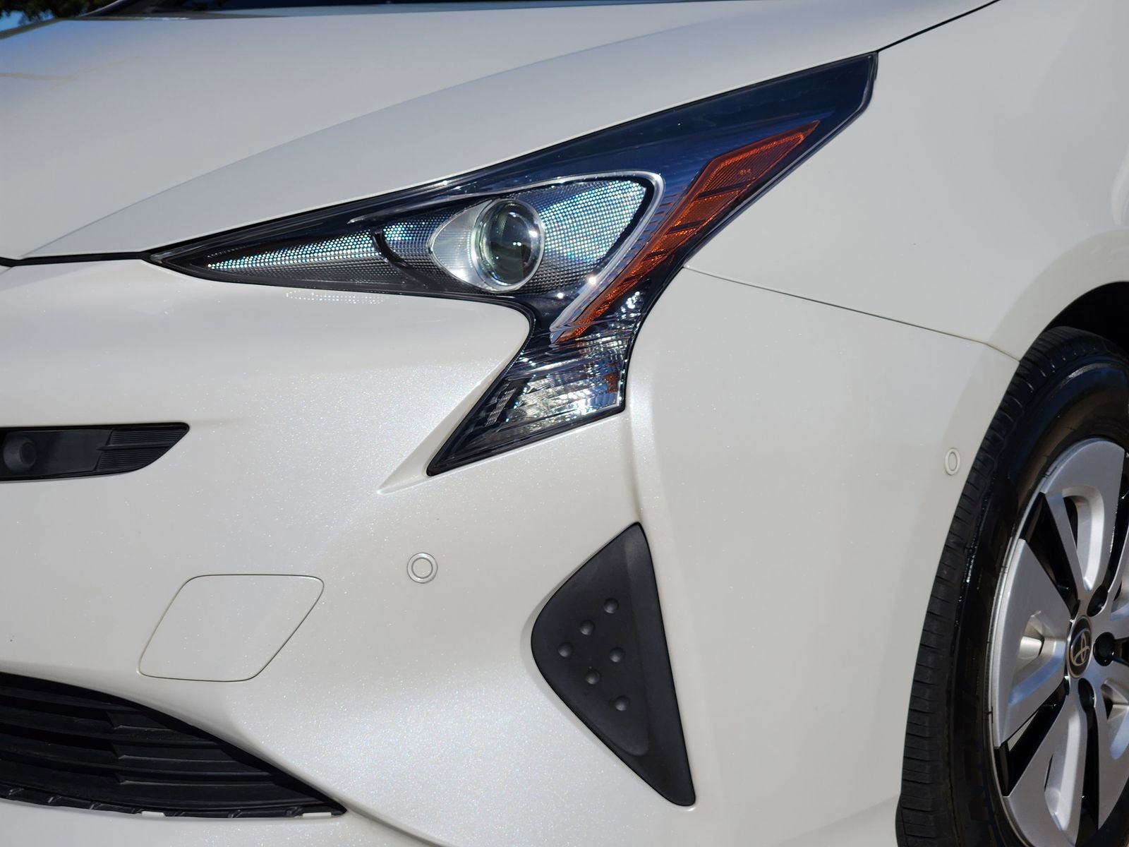 Used 2016 Toyota Prius Four w/ Advanced Technology Package image 9