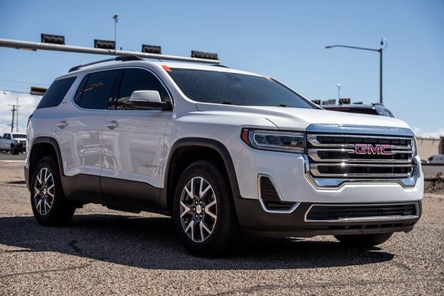 Used 2023 GMC Acadia SLE w/ Driver Convenience Package FWD image 3