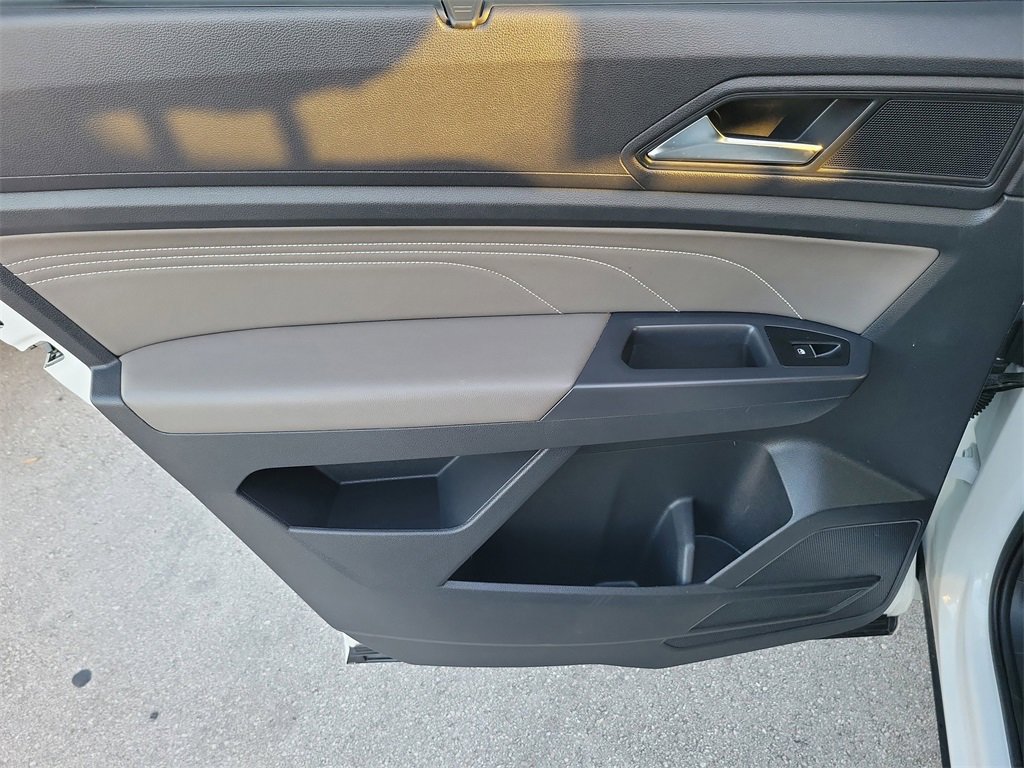 Used 2021 Volkswagen Atlas SE w/ Towing Package image 11