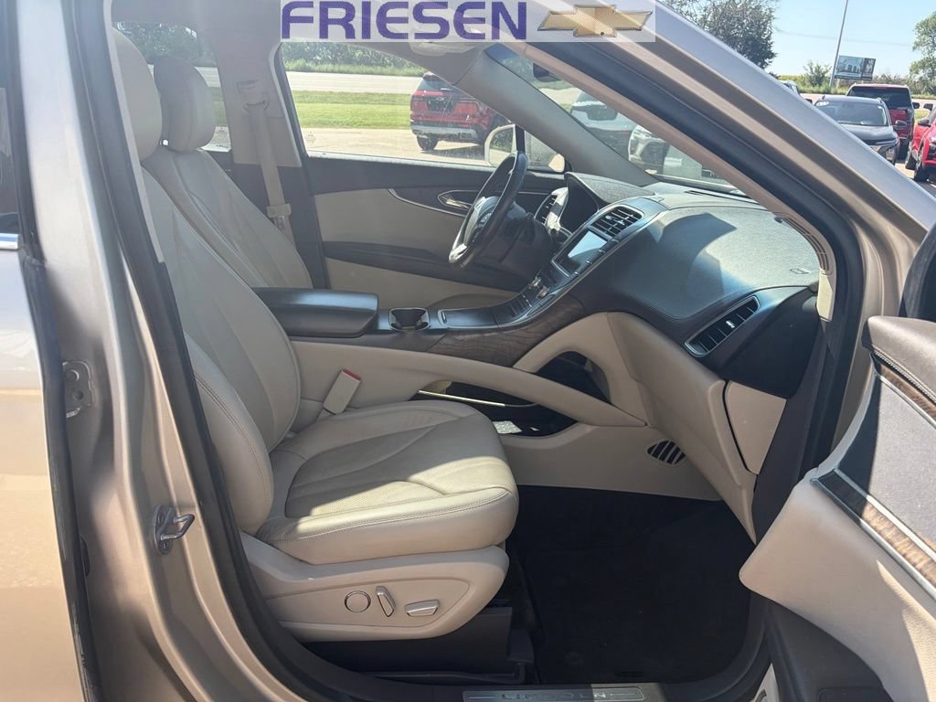 Used 2017 Lincoln MKX Reserve AWD/4WD image 25