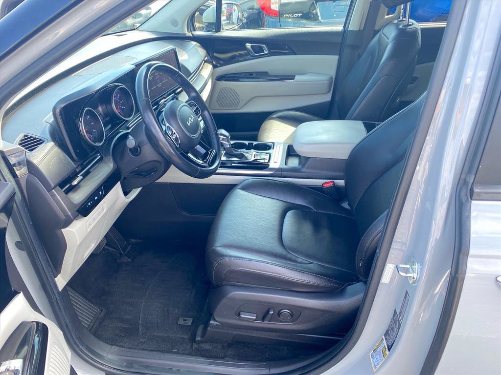 Certified 2022 Kia Carnival EX FWD image 10