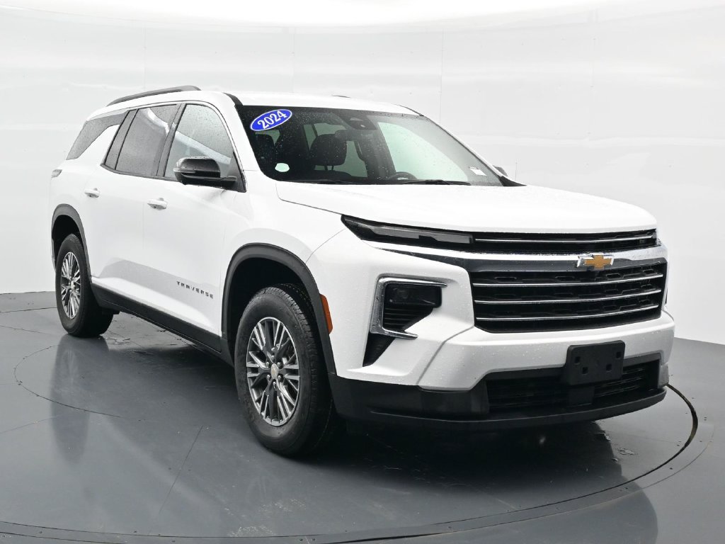 Used 2024 Chevrolet Traverse LT FWD image 3