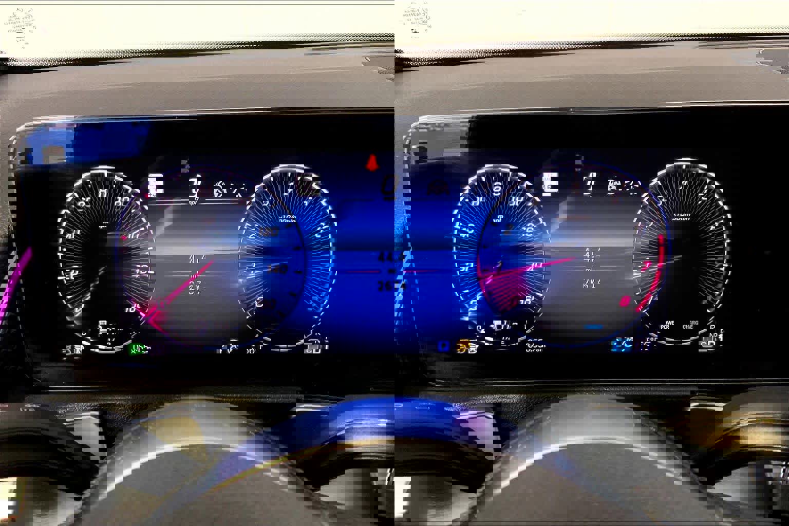 Used 2024 Mercedes-Benz GLB 250 4MATIC image 26