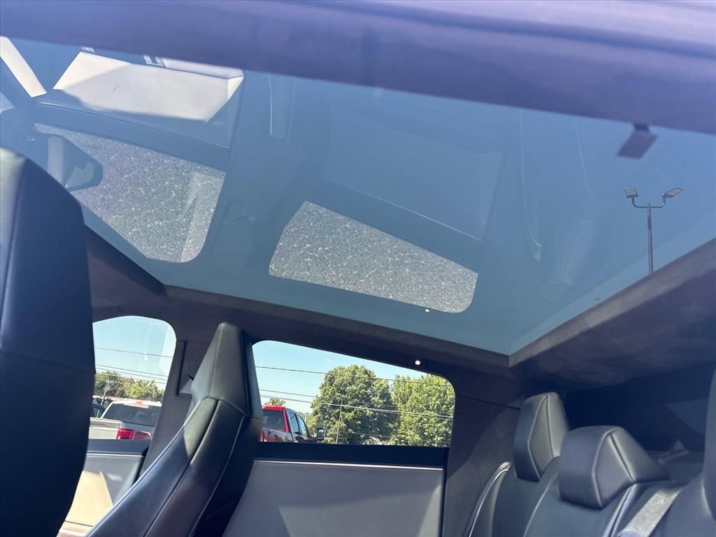 Used 2025 Tesla Cybertruck AWD Crew Cab image 18
