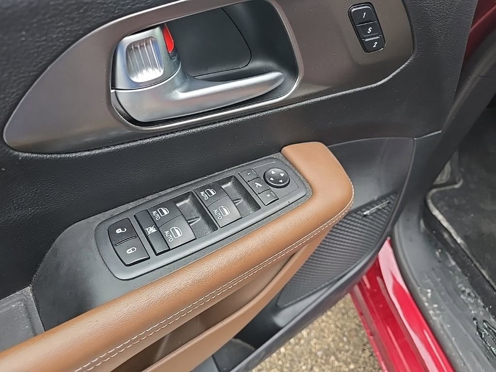 Used 2020 Chrysler Pacifica Limited w/ Advanced Safetytec Group FWD image 6