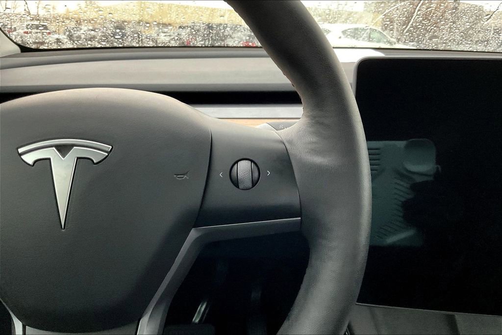 Used 2024 Tesla Model Y 2WD image 12
