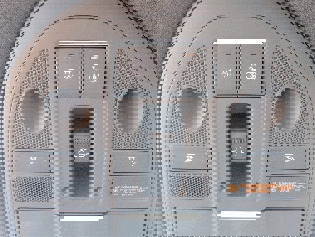 Used 2022 Genesis G70 3.3T image 17