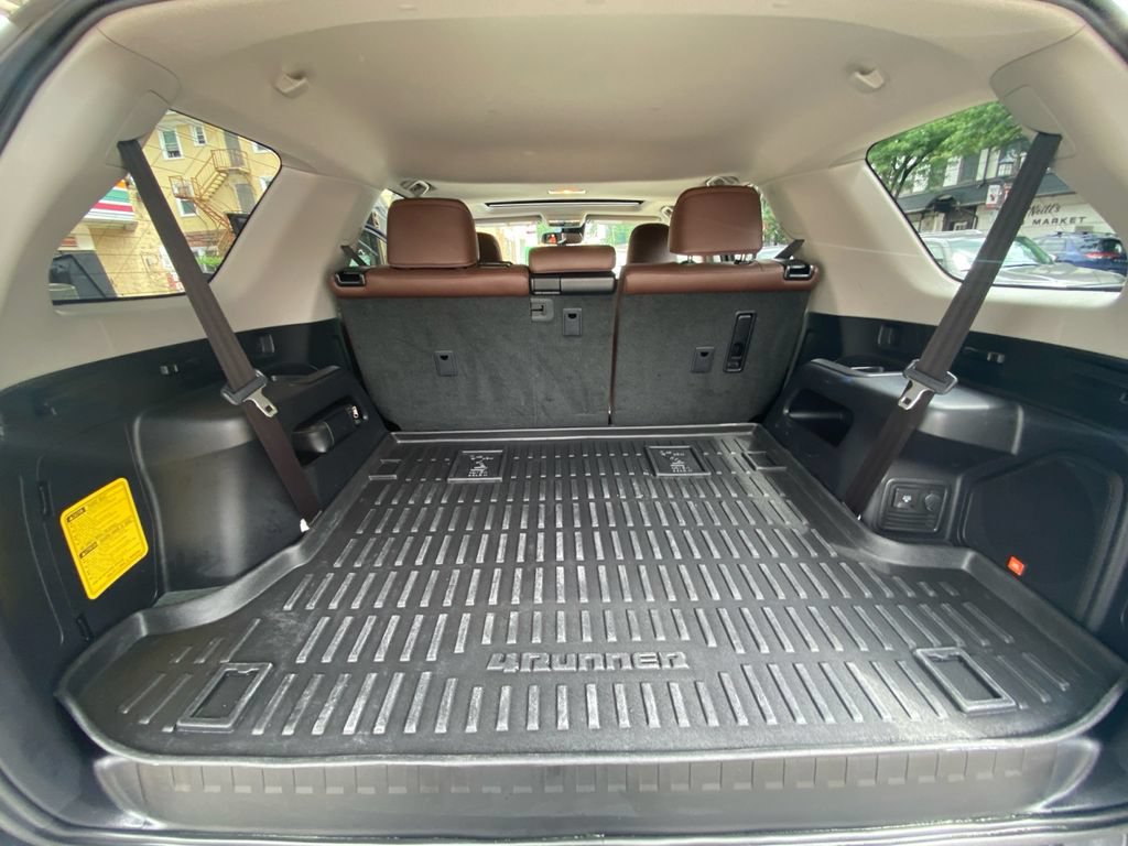 Used 2023 Toyota 4Runner Limited AWD/4WD image 30