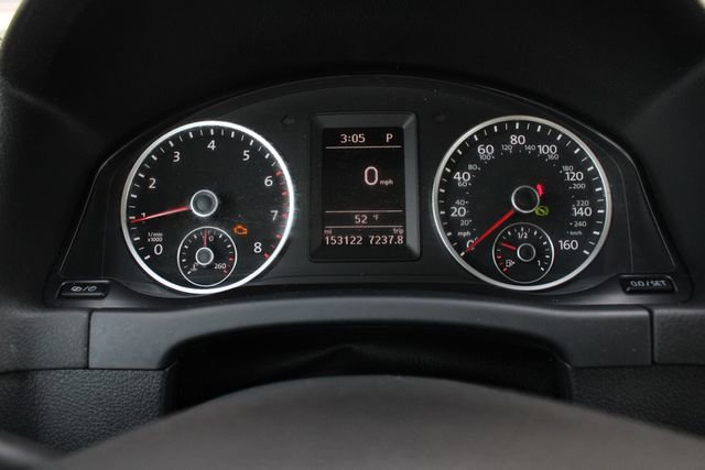 Used 2017 Volkswagen Tiguan S image 9