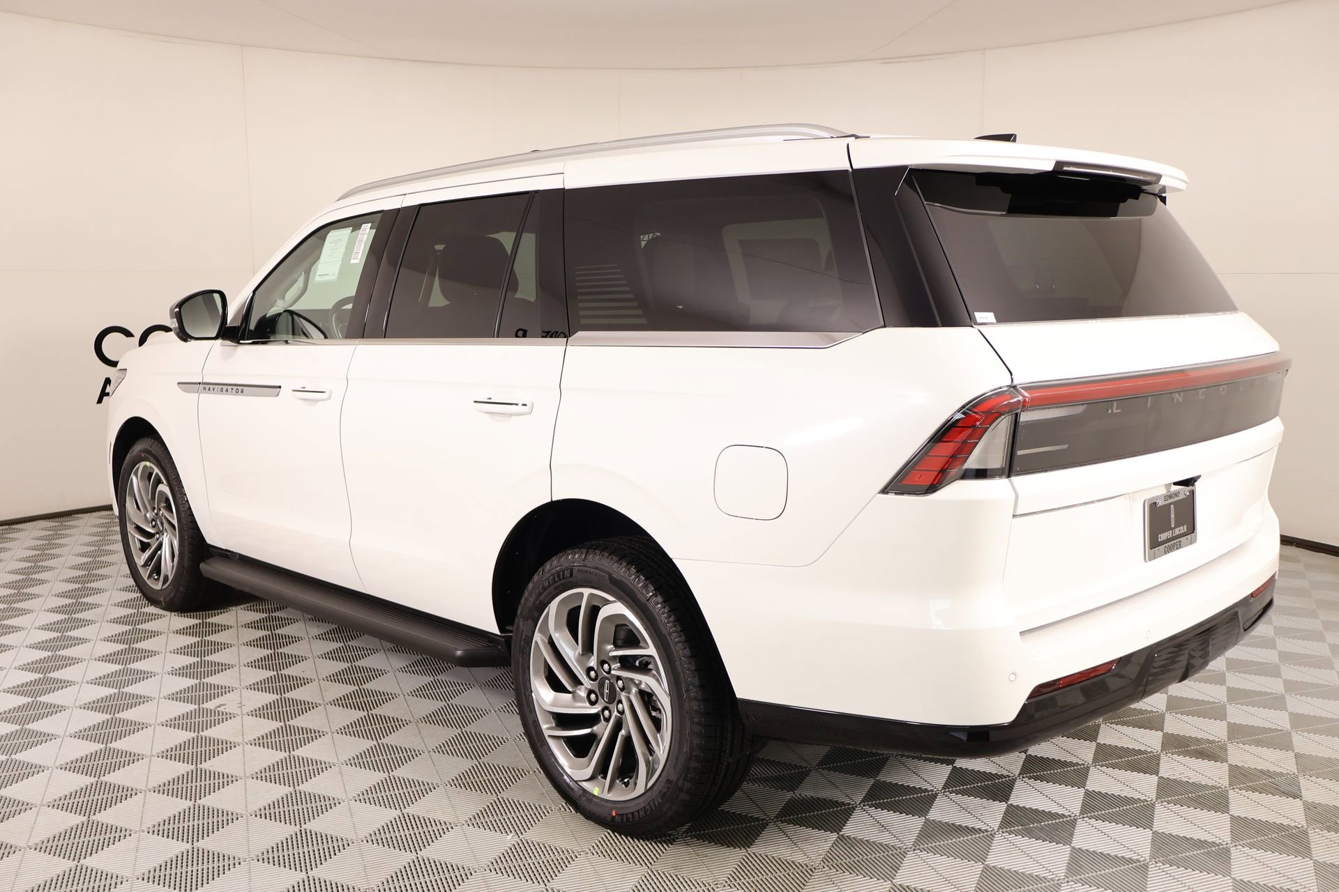 New 2026 Lincoln Navigator Premiere image 23