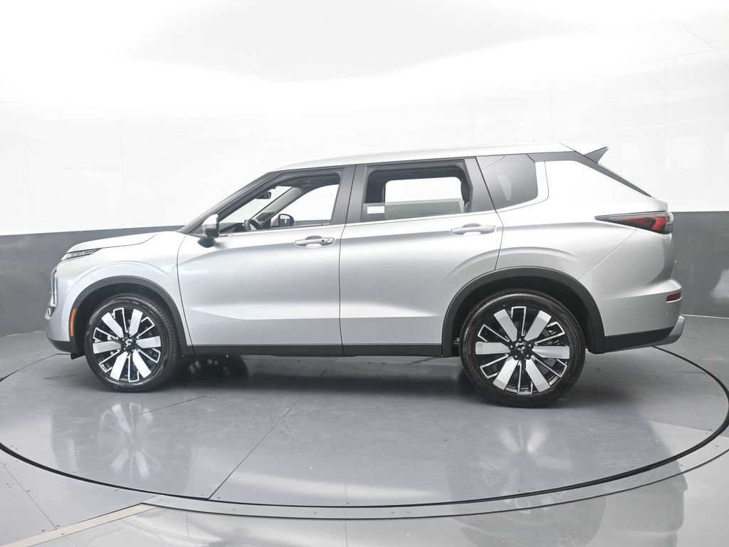 New 2026 Mitsubishi Outlander SE FWD image 3