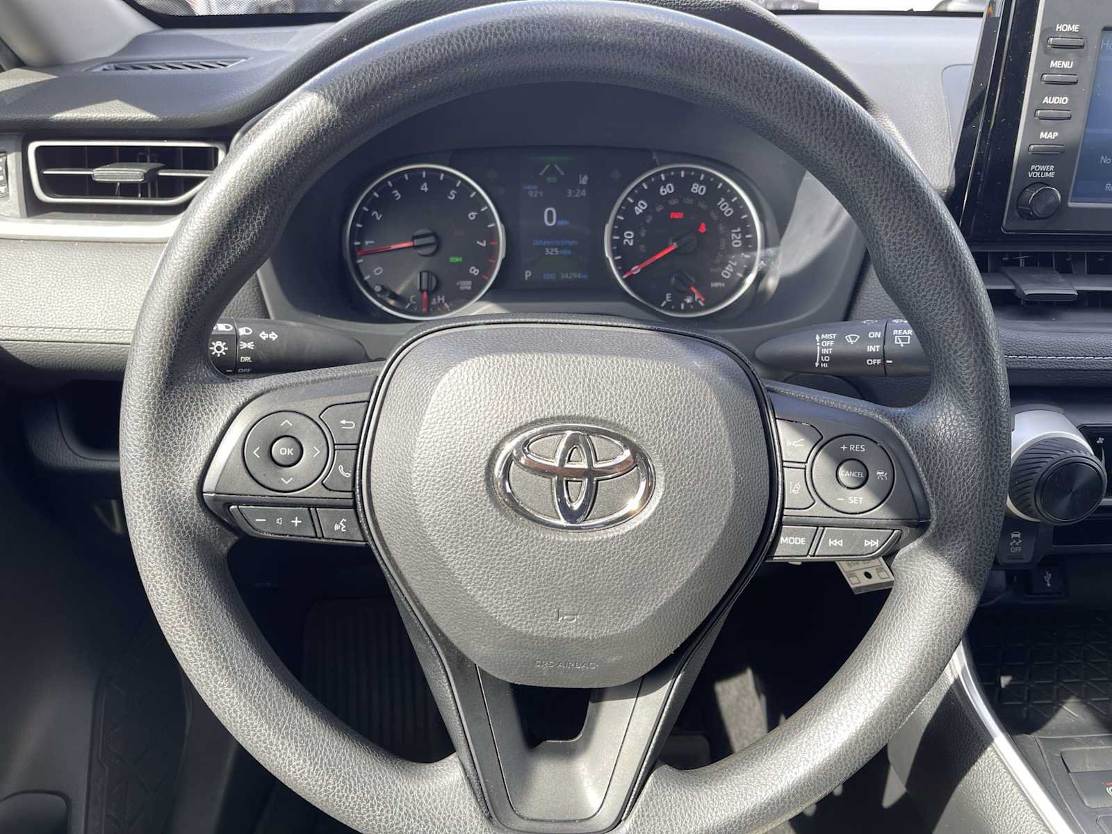 Used 2022 Toyota RAV4 LE FWD image 11