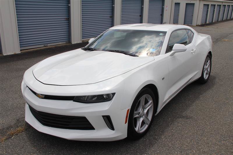 Used 2017 Chevrolet Camaro LT RWD image 2