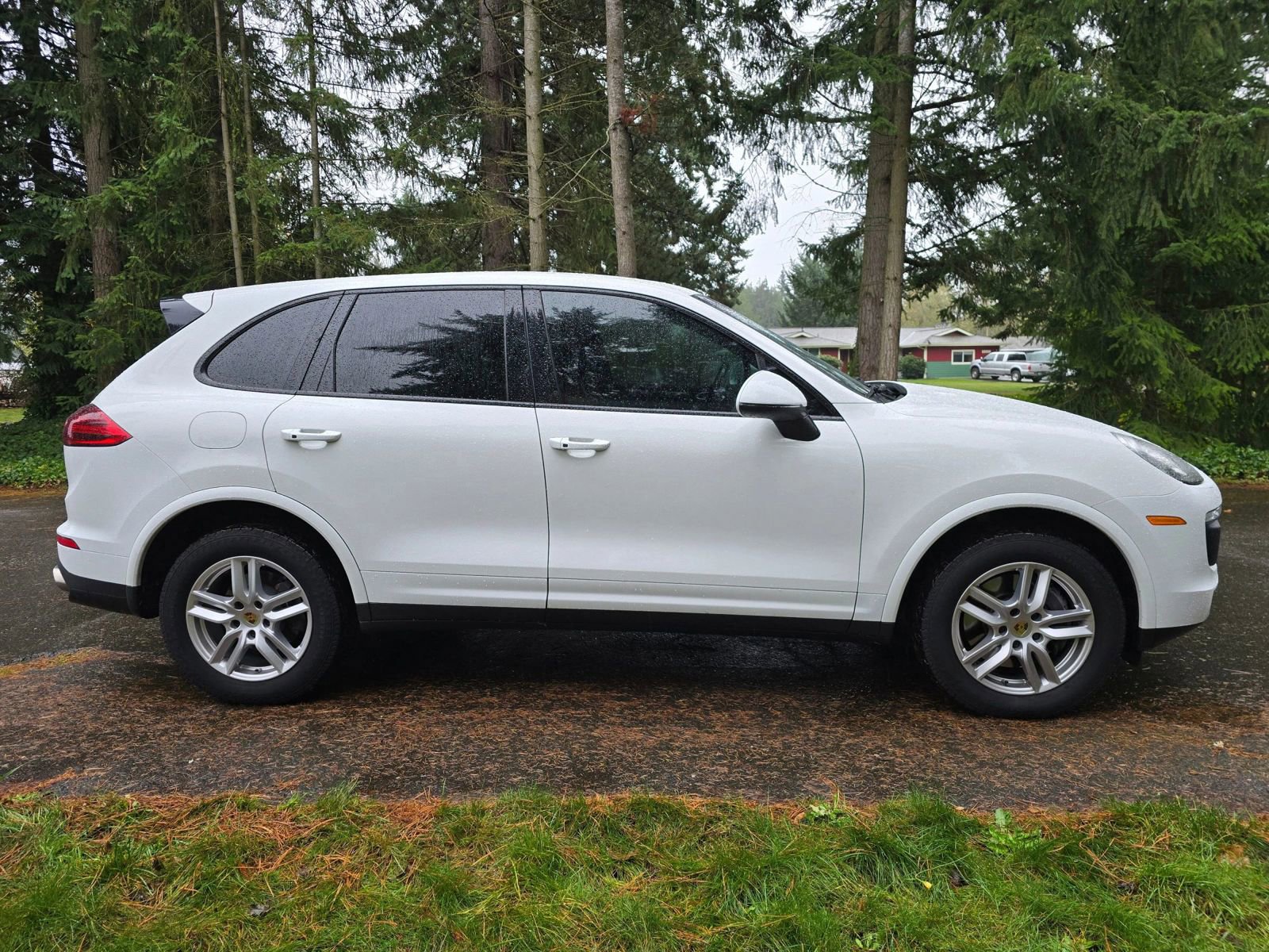 Used 2017 Porsche Cayenne Platinum Edition image 6