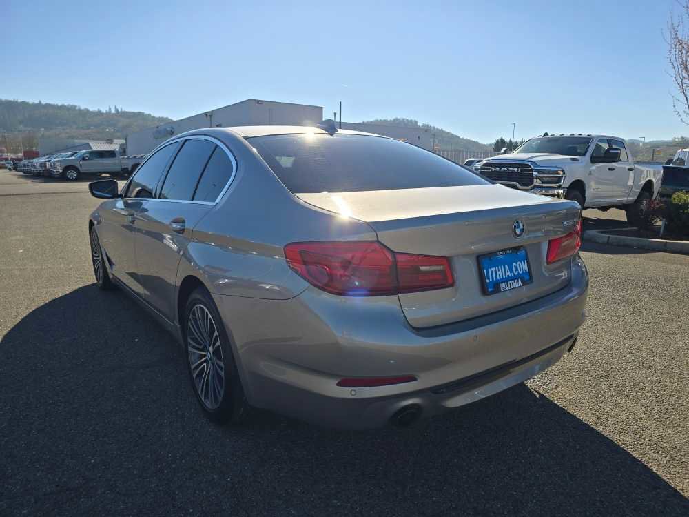 Used 2018 BMW 530i w/ Premium Package image 3