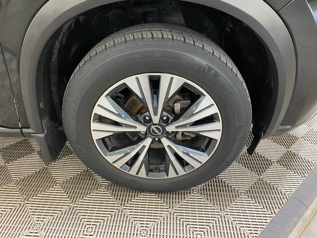 Used 2023 Nissan Rogue SV image 2