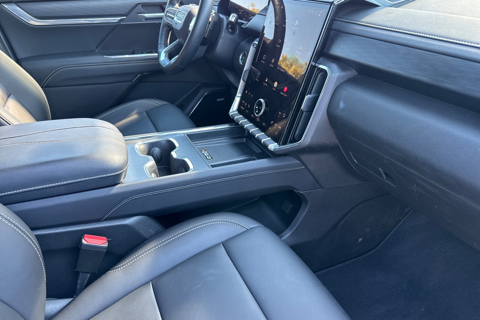 Used 2026 GMC Acadia Elevation w/ Elevation Premium Package FWD image 20