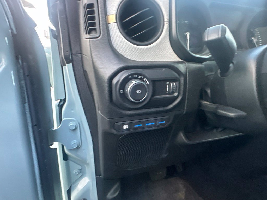 Used 2024 Jeep Wrangler Unlimited w/ Technology Group AWD/4WD image 15