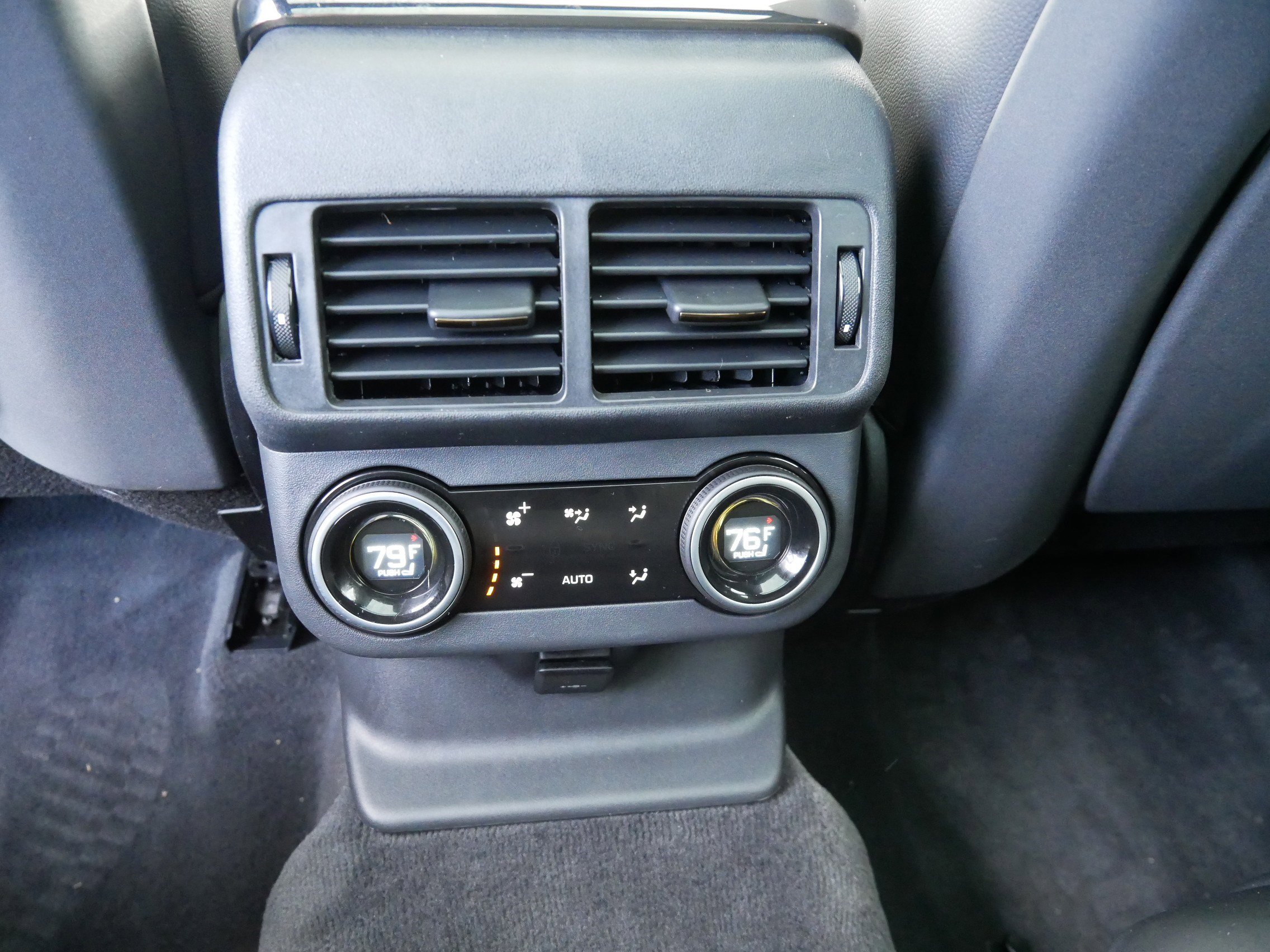 Used 2025 Land Rover Range Rover Velar Dynamic SE image 18