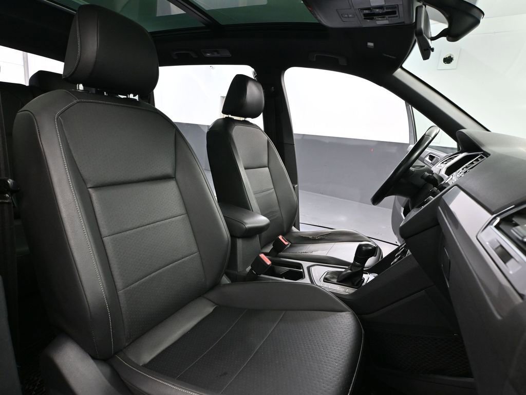 Used 2019 Volkswagen Tiguan SEL Premium R-Line image 48