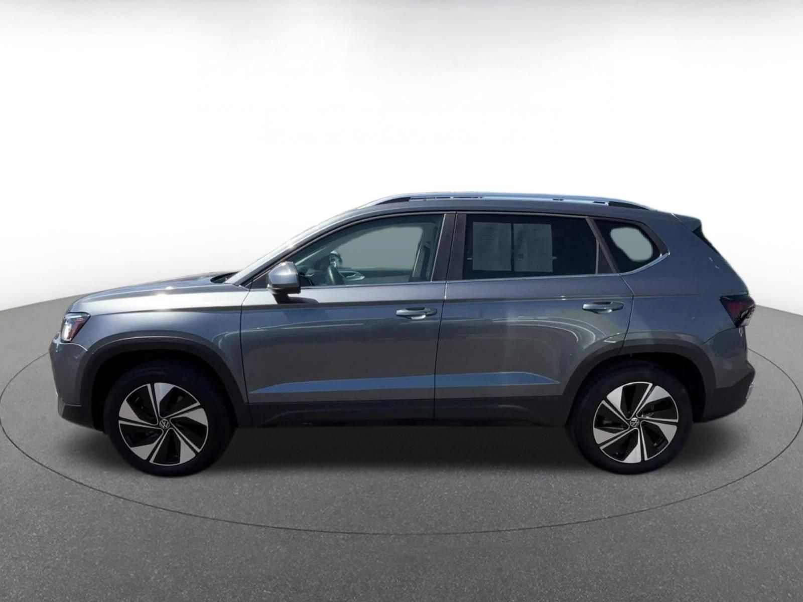 Used 2026 Volkswagen Taos SE AWD/4WD image 9