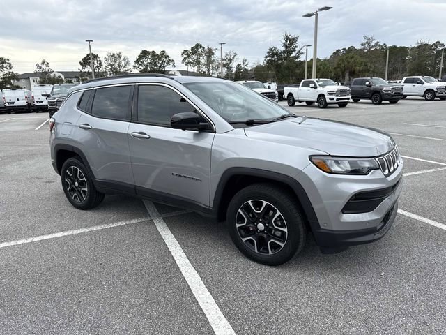 Used 2022 Jeep Compass Latitude w/ Sun and Sound Group image 1